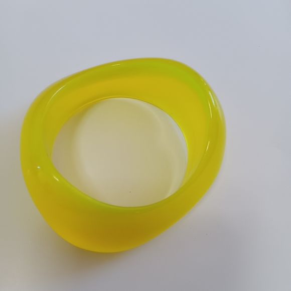 CLEARANCE SALE!! Vibrant Yellow Bangle Bracelet - Picture 3 of 5